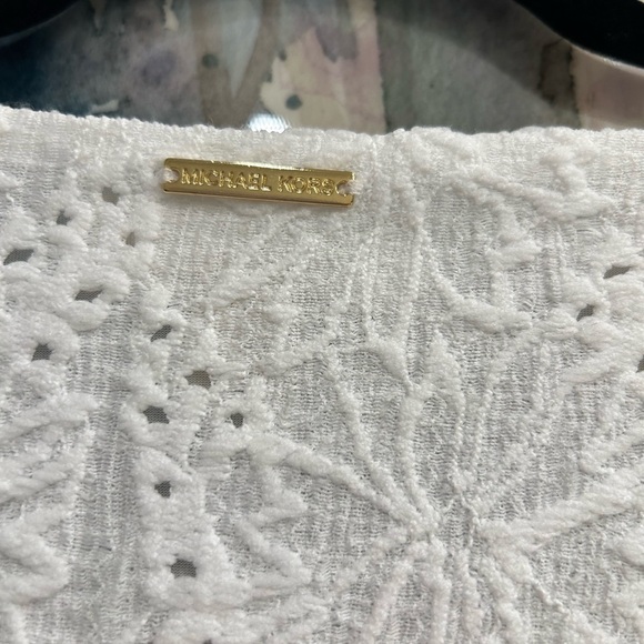 Michael Kors White Textured V-Neck Midi Dress with Short Sleeves - Picture 3 of 9